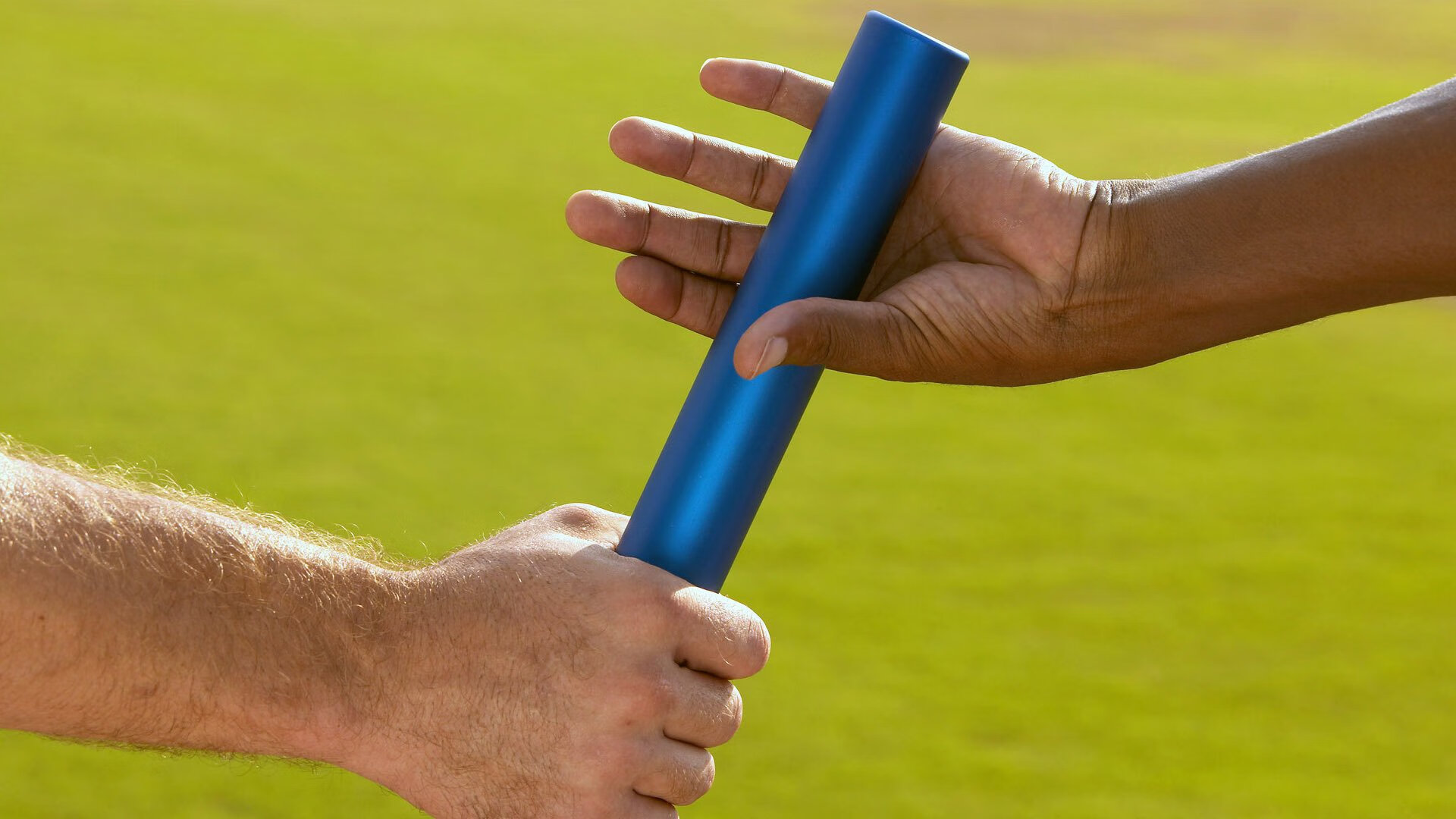 詹姆斯亲自参与战术板设计分析，詹姆斯站上技术台